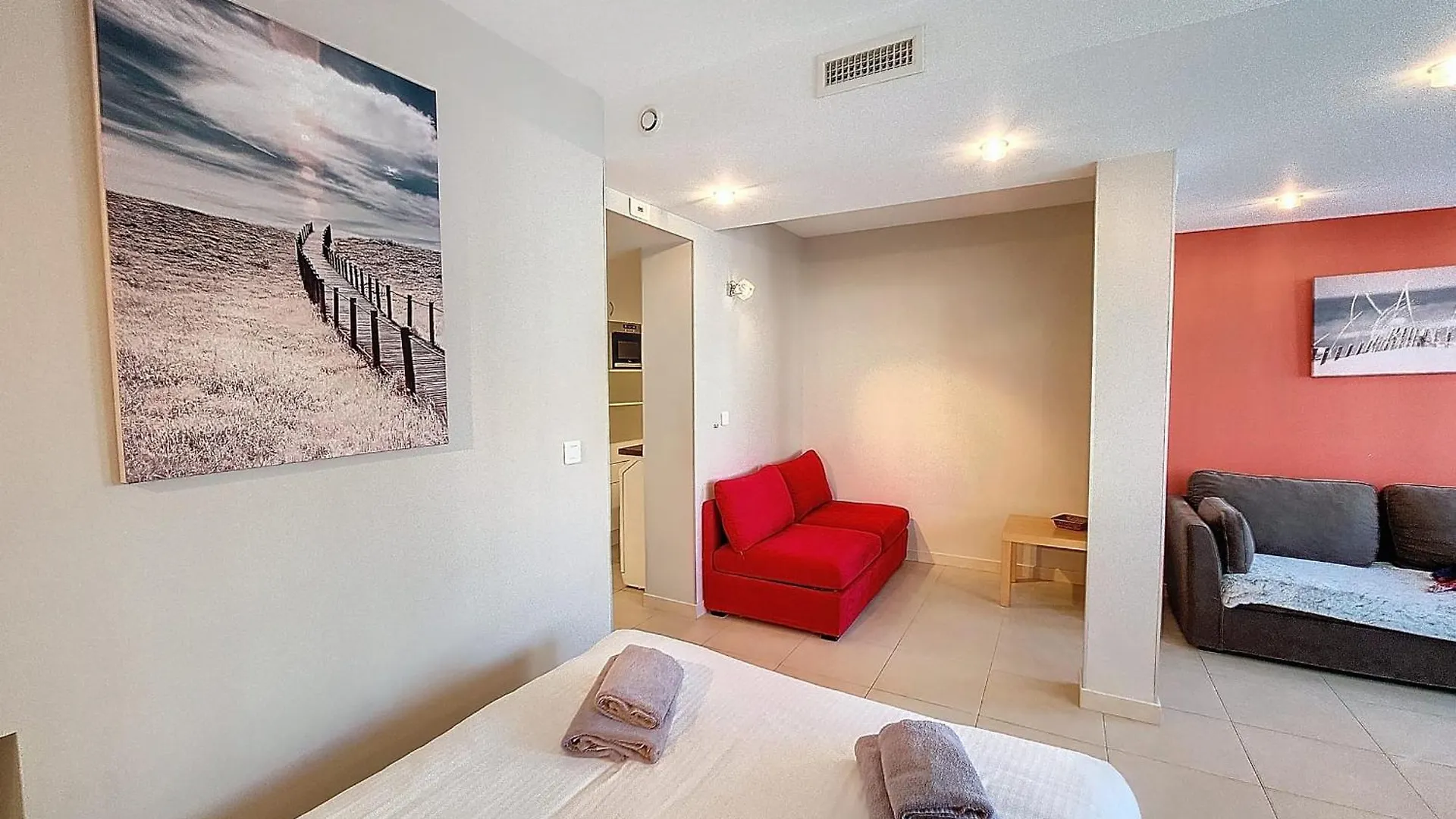 Henri Camille Real Estate - Rouaze 2 -Studio A 50M Center Cannes